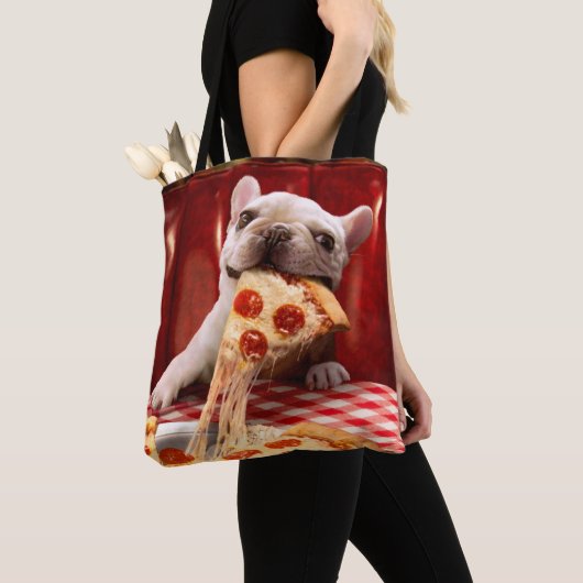 Dog Eating Pizza Slice Tote Bag (Dichtbij)