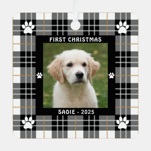 Dog FIRST CHRISTMAS Black White Tan Pset Metalen Ornament (Voorkant)