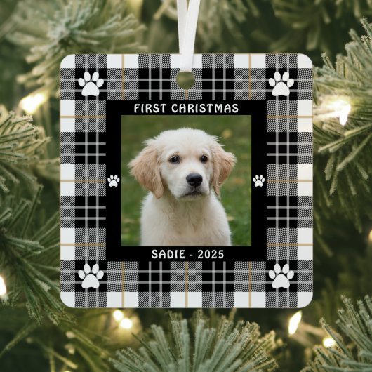 Dog FIRST CHRISTMAS Black White Tan Pset Metalen Ornament (Insitu)