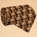 Dog Foto aangepast Stropdas<br><div class="desc">Deze aanpasbare stropdas biedt een heerlijke manier om je harige vriend te vieren. Het is ontworpen om een patroon van uw gekozen hondenfoto te laten zien, waardoor een hartverwarmend en gepersonaliseerd stoffeneerbetoon ontstaat. Het stropdas zelf wordt een canvas voor het gezicht van je geliefde poch, herhaald in het weefsel voor...</div>
