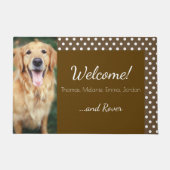 Dog Foto en familienaam Polka Dot Brown Welkom Deurmat (Voorkant)
