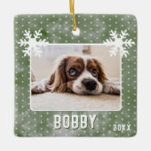 Dog Foto Snowflakes Green Pet Name Kerstmis Keramisch Ornament (Voorkant)