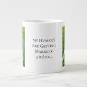 Dog Foto Verloving Mijn mens wordt getrouwd Grote Koffiekop (Voorkant)