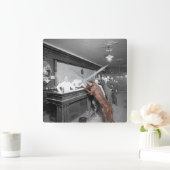 Dog Friendly Saloon Tavern Bar 1900 Foto Vierkante Klok (Huis)