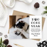 Dog Gone Year Funny Black White Pet Foto Feestdagenkaart<br><div class="desc">Het is een "Dog Gone Year" geweest! Show van je favoriete pop(s) met deze moderne en grappige fotokaart die je vrienden en familie dit vakantieseizoen zal laten glimlachen. Pas de witte douanetekst aan met een vakantiebericht van gezondheid en geluk, en neem de naam van uw hond en uw familienaam met...</div>