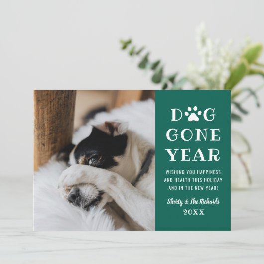 Dog Gone Year Funny Green Pet Foto Feestdagenkaart (Staand voorkant)