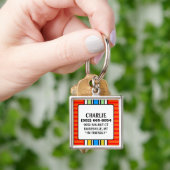 Dog ID-Label - Rood met verticale strepen - Vierka Sleutelhanger (Hand)