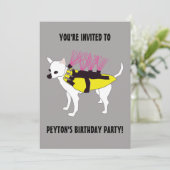 Dog in een Coyote Vest Boys Birthday Party Kaart (Staand voorkant)