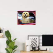 Dog in rood autoraam poster (Thuiskantoor)