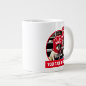 Dog in schuimhand grote koffiekop (Voorkant rechts)