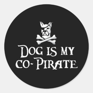 Dog is mijn Co-Pirate Ronde Sticker