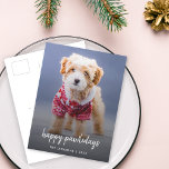 Dog Kerstmis | Moderne paardepap voor crème Feestdagenkaart<br><div class="desc">Eenvoudige, stijlvolle aangepaste foto Happy Pawlidays vakantie-briefkaart met moderne, minimalistische handgeschreven scripttypografie en een eenvoudige zwarte gradiënt op een frambotische rode achtergrond. De foto van uw geliefde huisdier en tekst kan gemakkelijk worden gepersonaliseerd voor een ontwerp zo uniek als uw speciale woeste! Het getoonde afbeelding is voor illustratiedoeleinden slechts om...</div>