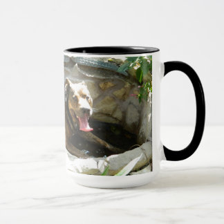 Dog Koeling in water Mok