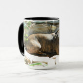 Dog Koeling in water Mok (Voorkant links)