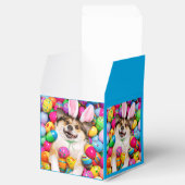 Dog Laying on Easter Eggs Bedankdoosjes (Geopend)