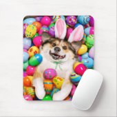 Dog Laying on Easter Eggs Muismat (Met muis)