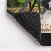 Dog legt op het bedwelmen in de zon muismat (Hoek)