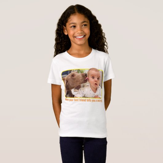 Dog Licking Baby's Ear T-shirt (Voorkant volledig)