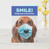 Dog met glimlachmasker - het wordt beter kaart (Gele Bloem)