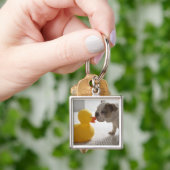 Dog met kunststofeend sleutelhanger (Hand)
