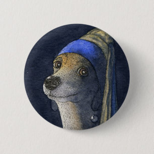 Dog met pareloorring ronde button 5,7 cm