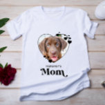 Dog MOM Persoonlijk Hondenliefhebber Pet Foto T-shirt<br><div class="desc">Dog mama ... Verrassend je favoriete Dog Mam deze Moederdag, Kerstmis of haar verjaardag met dit superschattige, aangepaste T-shirt voor de foto. Pas het shirt van deze hond aan met de favoriete foto's en namen van je hond. Dit shirt van een hond is een most voor hondenliefhebbers en hondenmoeders! Geweldig...</div>