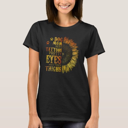 Dog Mom With Tattoos Pretty Eyes And Thick Thighs T-shirt (Voorkant)