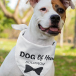 Dog of Honor pet bruiloft Bandana<br><div class="desc">Deze schattige trouwbanaan is perfect om je puppy in stijl te kleden op je trouwdag. Het is voorzien van een mooie zwarte kom met de titel "Hond van eer",  en het is gemakkelijk aan te passen met de naam van je huisdier door het veld sjabloon te bewerken.</div>