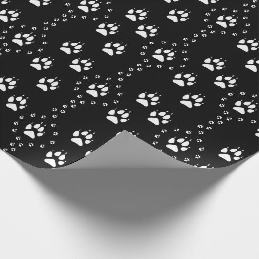 Dog of Wolf Track op zwart omslagpapier Cadeaupapier (Hoek)