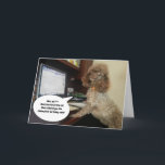 Dog on Computer, Blames Cat Funny Birthday Kaart<br><div class="desc">Hannah de poodle ziet er een beetje schuldig uit - misschien heeft ze de leververjaardagstaart besteld in plaats van de kat? Stuur iemand een lach en een glimlach met deze grappige kaart met een reddingshond die een beetje gemeen heeft!</div>