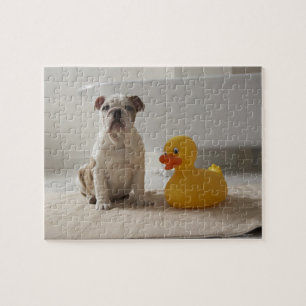 Dog op mat met plastic eend legpuzzel