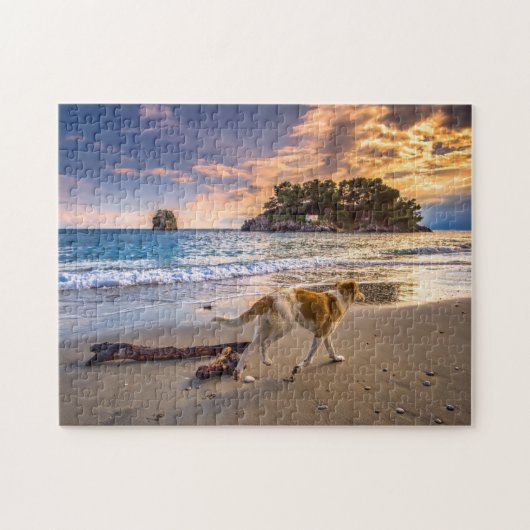 Dog op strand op zonsondergang legpuzzel (Horizontaal)