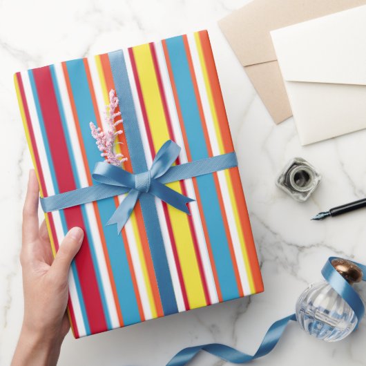 Dog Party Kleurrijke Strepen Gepersonaliseerd Cadeaupapier (Geschenken)