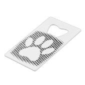 Dog Paw-afdrukken met halftoonachtergrond Creditkaart Flessenopener (Voorkant Gekanteld)