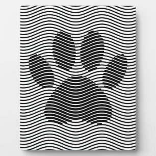 Dog Paw-afdrukken op zwarte en witte golven Fotoplaat