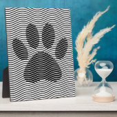 Dog Paw-afdrukken op zwarte en witte golven Fotoplaat (Zijkant)