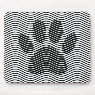 Dog Paw-afdrukken op zwarte en witte golven Muismat