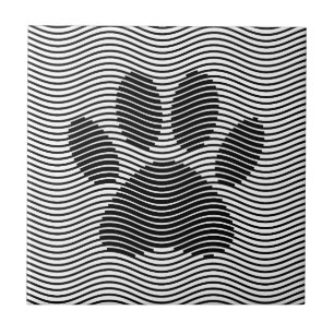 Dog Paw-afdrukken op zwarte en witte golven Tegeltje