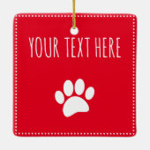 Dog Paw Print Aangepaste Tekst Rood Keramisch Ornament (Achterkant)