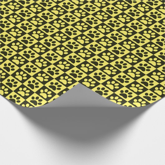 Dog Paw Prints zwart en geel Cadeaupapier (Hoek)