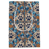 Dog Pawprint Quilt Design Medium Cadeauzakje (Voorkant)