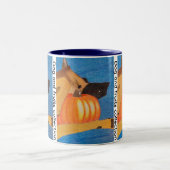Dog paws and pumpkin Two-Tone coffee mug Tweekleurige Koffiemok (Center)