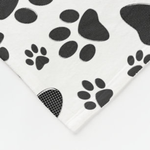 Dog Paws Black and White Polka Dot Fleece Deken