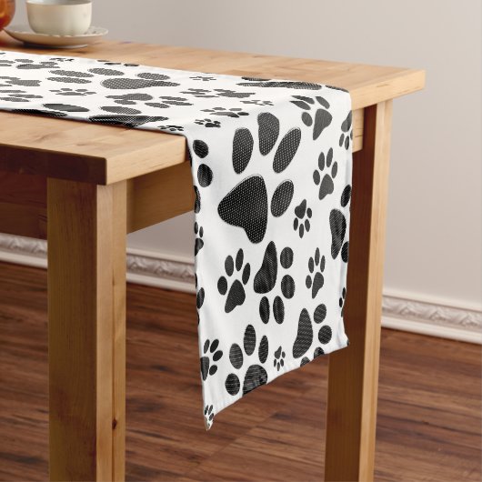 Dog Paws Black and White Polka Dot Korte Tafelloper (Voorbeeld)
