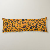 Dog Paws Black & White Polka Dot op dahlia oranje Lichaamskussen (Achterkant)