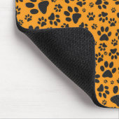 Dog Paws Black & White Polka Dot op dahlia oranje Muismat (Hoek)