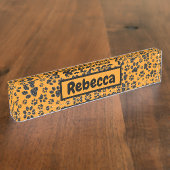 Dog Paws Black & White Polka Dot op dahlia oranje Naambordje (Zijkant)