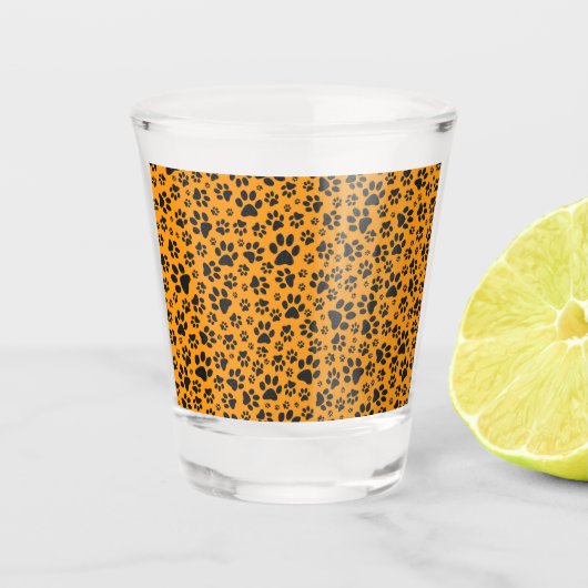 Dog Paws Black & White Polka Dot op dahlia oranje Shot Glas (Voorkant)