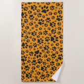Dog Paws Black & White Polka Dot op dahlia oranje Strandlaken (Voorkant)