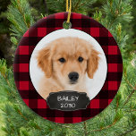 Dog Rustic Red Pset met kerstfoto's Keramisch Ornament<br><div class="desc">Decoreer je boom of stuur een speciaal cadeau met dit super schattige persoonlijke ornament voor de vrije dag van de huisfoto's. Voeg de foto's van je hond toe en personaliseer je met naam en jaar. Ornament is dubbelzijdig, u kunt verschillende foto's doen elke kant. COPYRIGHT © 2020 Judy Burrows, Black...</div>